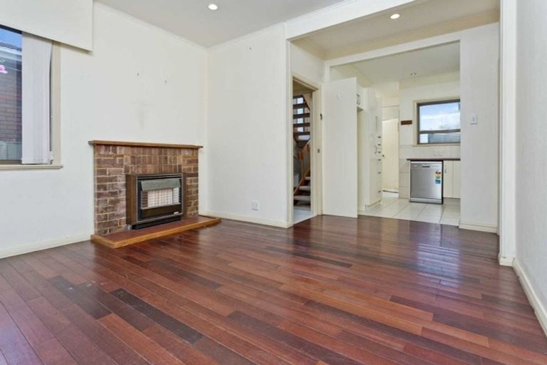 Photo of property in 15 Westwell Road, Belmont, Auckland, 0622