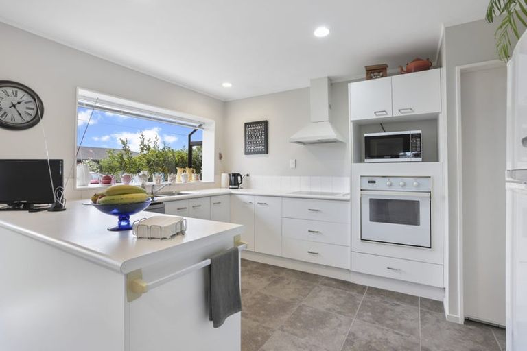 Photo of property in 9 Meynell Court, Glen Eden, Auckland, 0602