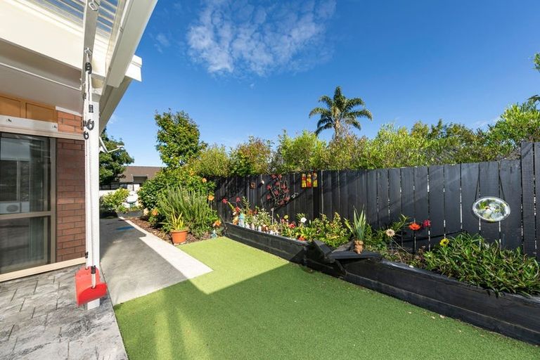 Photo of property in 1/34 Waipuia Place, Greenhithe, Auckland, 0632