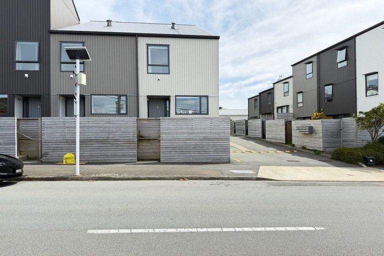 Photo of property in 2/124 Britomart Street, Berhampore, Wellington, 6023