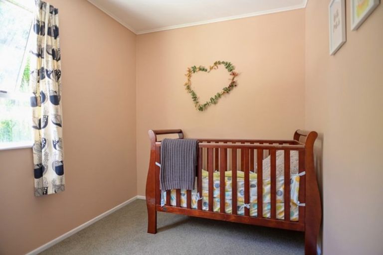 Photo of property in 3 Westra View, Tawa, Wellington, 5028