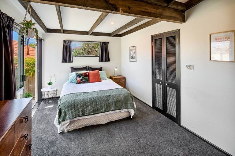 Photo of property in 104 Renown Road, Raumati South, Paraparaumu, 5032