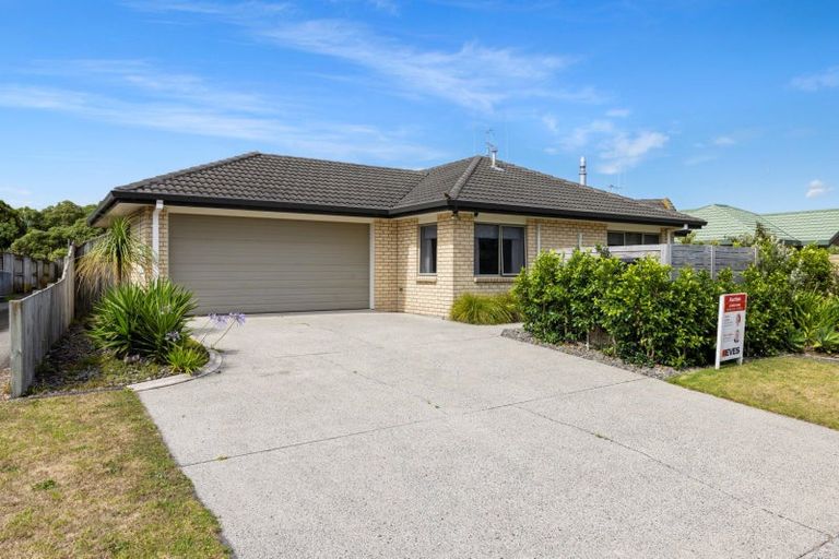 Photo of property in 25 Corinth Grove, Papamoa Beach, Papamoa, 3118