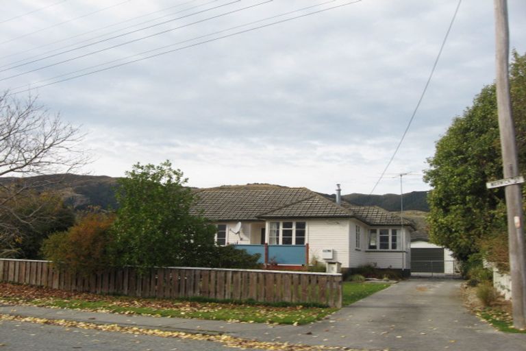 Photo of property in 3 Warwick Street, Tapanui, 9522