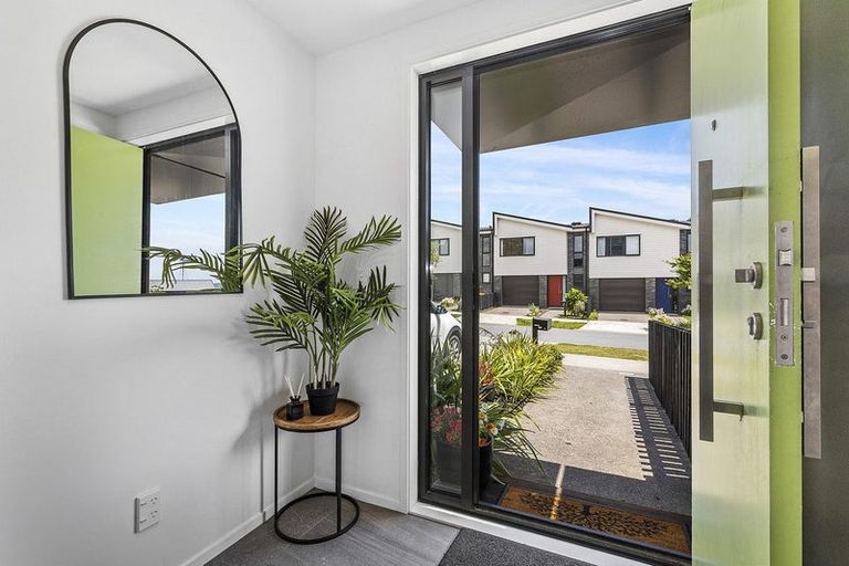 Photo of property in 43 Holystone Road, Whitby, Porirua, 5024