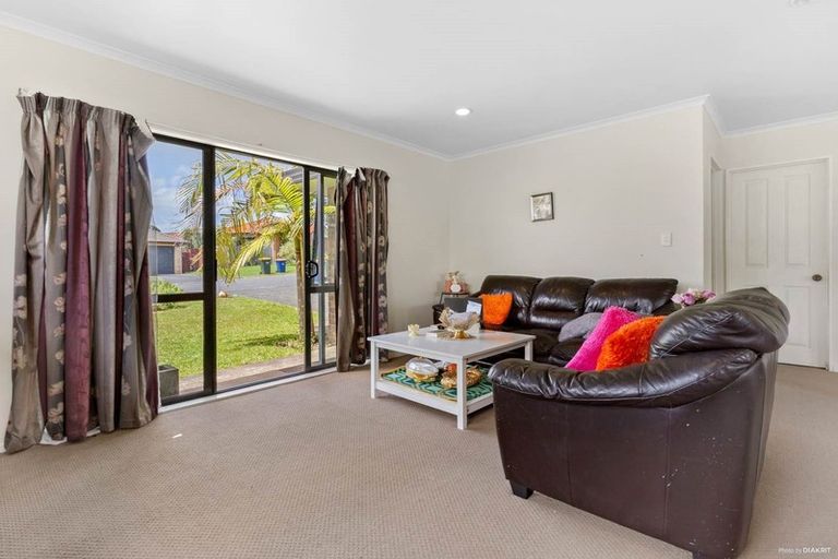 Photo of property in 19 Arlose Place, Westgate, Auckland, 0614