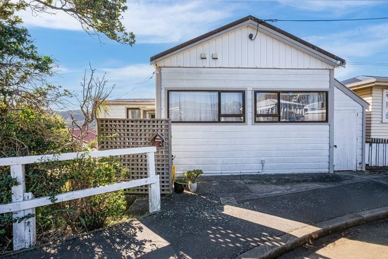 Photo of property in 81 Northland Road, Northland, Wellington, 6012