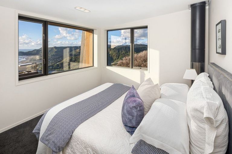 Photo of property in 81 Piha Road, Piha, New Lynn, 0772