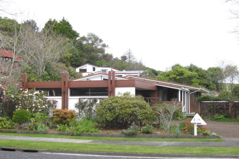 Photo of property in 15 Sequoia Grove, Merrilands, New Plymouth, 4312