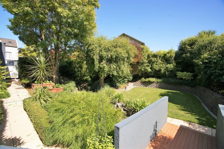 Photo of property in 35 Oakford Close, Riccarton, Christchurch, 8011