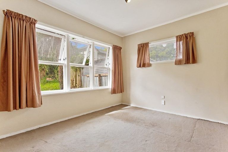 Photo of property in 13 Emirau Place, Glenfield, Auckland, 0629