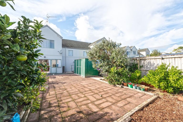 Photo of property in 25 Stephen Avenue, Henderson, Auckland, 0610