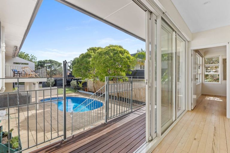 Photo of property in 1a Muritai Road, Milford, Auckland, 0620