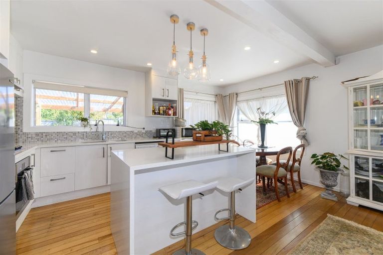 Photo of property in 486 Te Atatu Road, Te Atatu Peninsula, Auckland, 0610