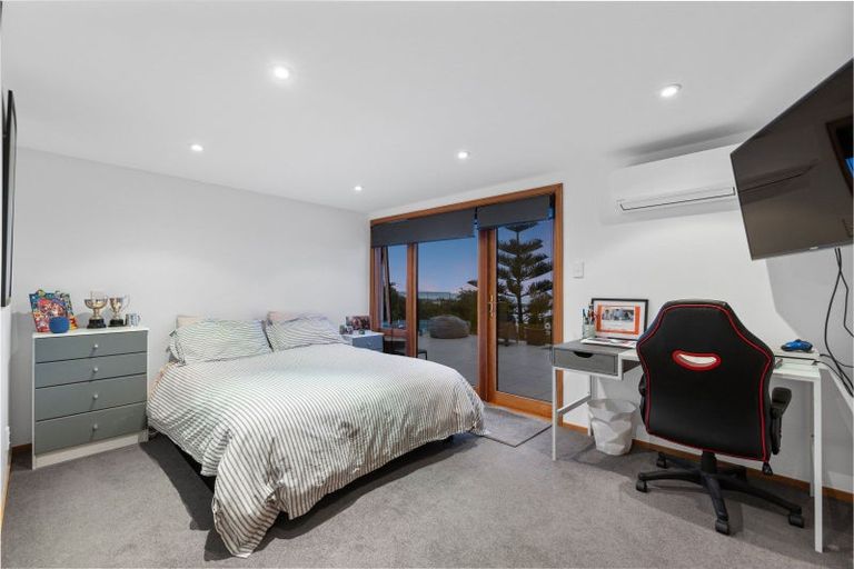 Photo of property in 109 Moncks Spur Road, Redcliffs, Christchurch, 8081