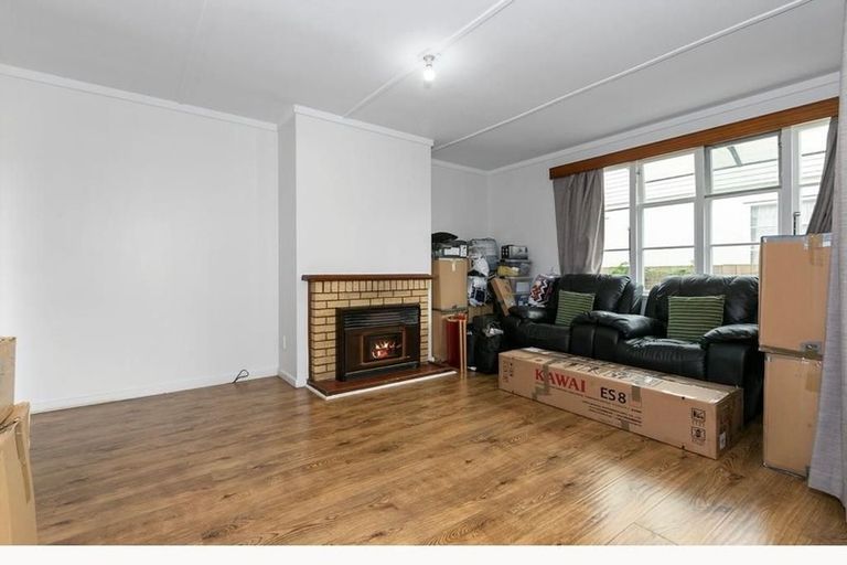 Photo of property in 3154 Great North Road, New Lynn, Auckland, 0600