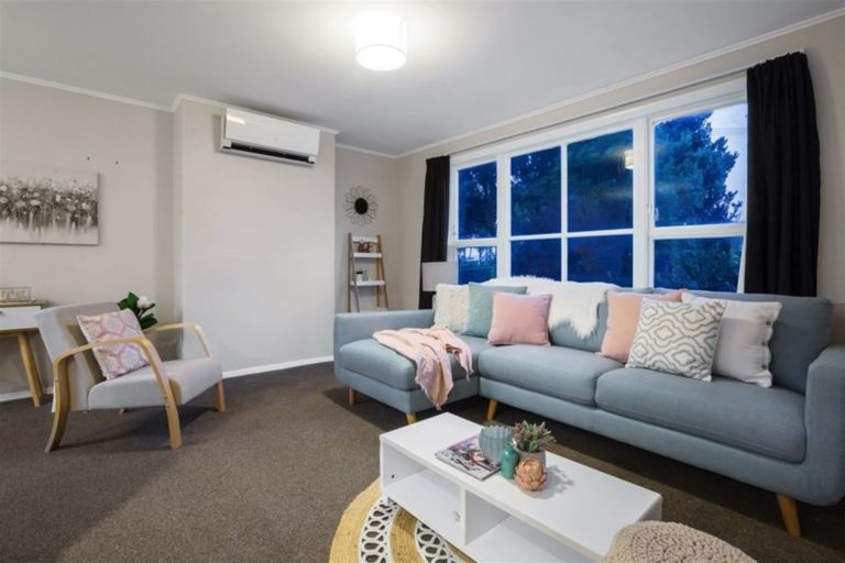 Photo of property in 2 Bedford Street, Cannons Creek, Porirua, 5024