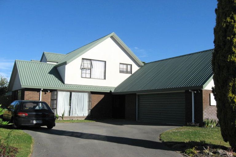 Photo of property in 5 Broadfell Avenue, Avonhead, Christchurch, 8042