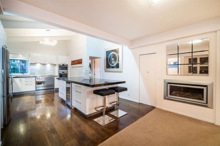 Photo of property in 98 Tindalls Bay Road, Tindalls Beach, Whangaparaoa, 0930