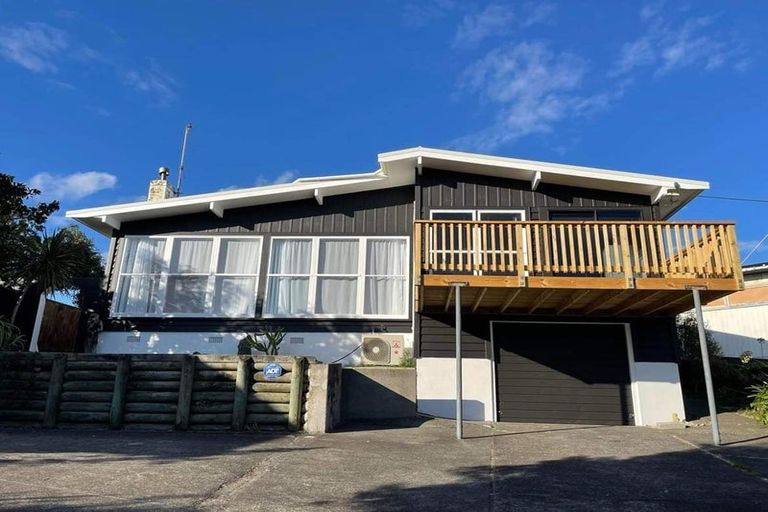 Photo of property in 134 Cornfoot Street, Castlecliff, Whanganui, 4501