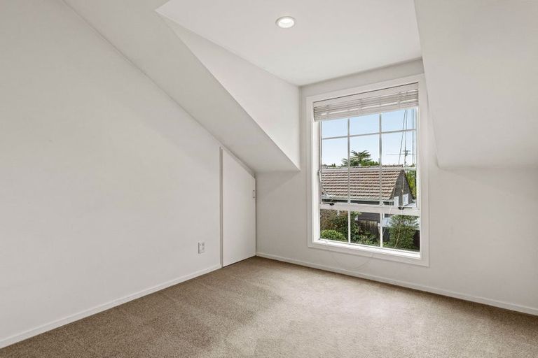 Photo of property in 112 Clyde Road, Ilam, Christchurch, 8041