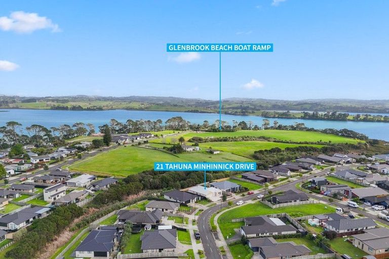 Photo of property in 21 Tahuna Minhinnick Drive, Glenbrook, 2681