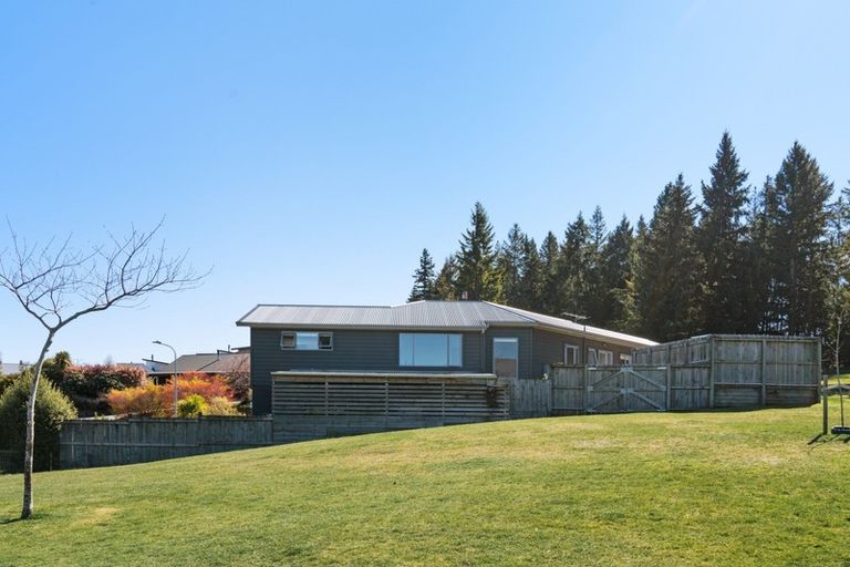 Photo of property in 17 Trevathan Lane, Wanaka, 9305