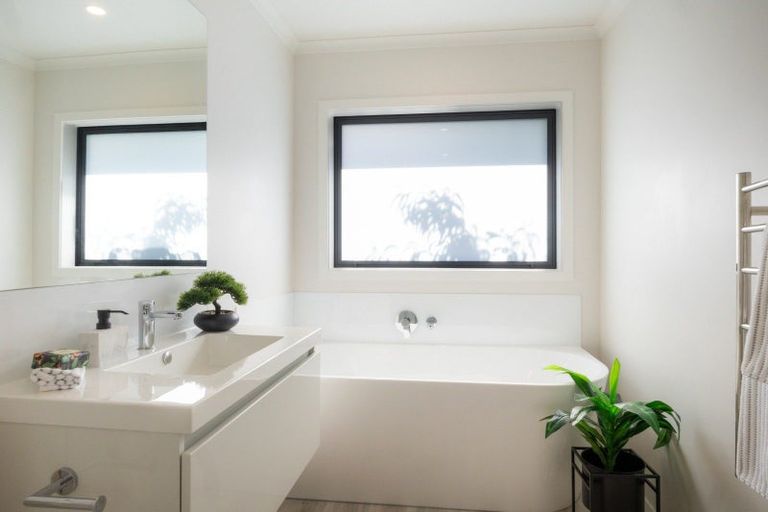 Photo of property in 1a Christian Place, Awapuni, Palmerston North, 4412