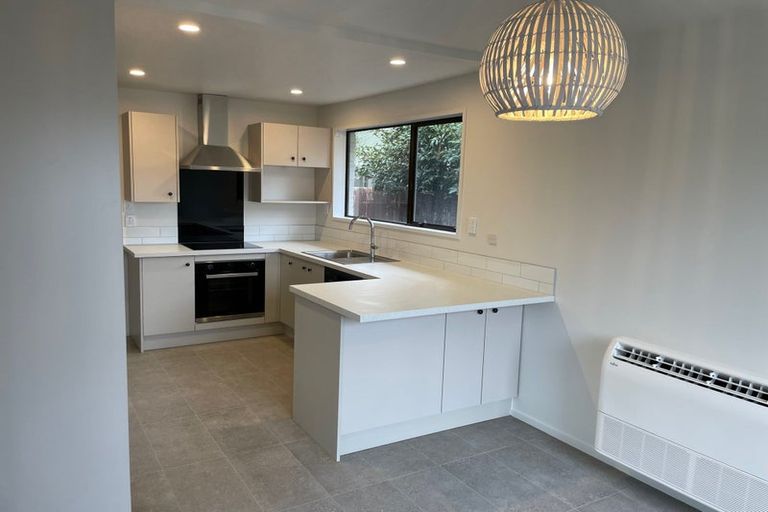 Photo of property in 2/367 Sawyers Arms Road, Harewood, Christchurch, 8051