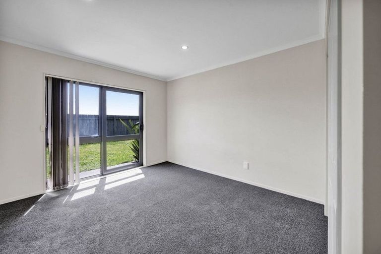 Photo of property in 8 County Drive, Hawera, 4610