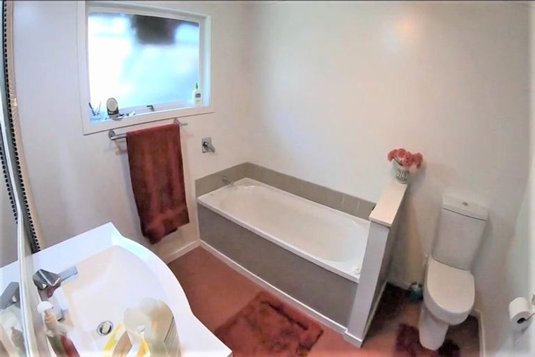 Photo of property in 44 Arawata Terrace, Sunshine Bay, Queenstown, 9300