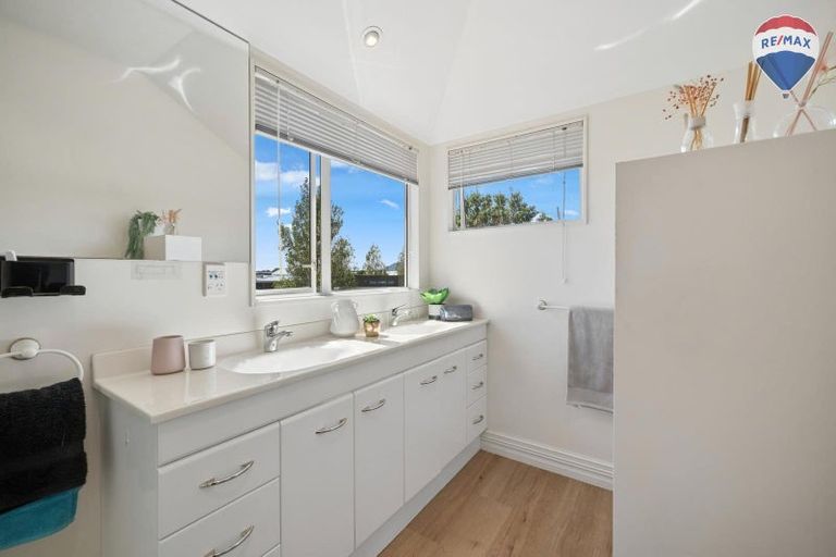 Photo of property in 15 Compass Court, Paraparaumu, 5032