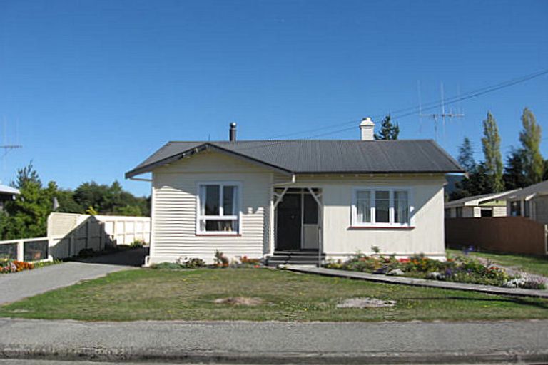 Photo of property in 25 Maude Street, Waimate, 7924