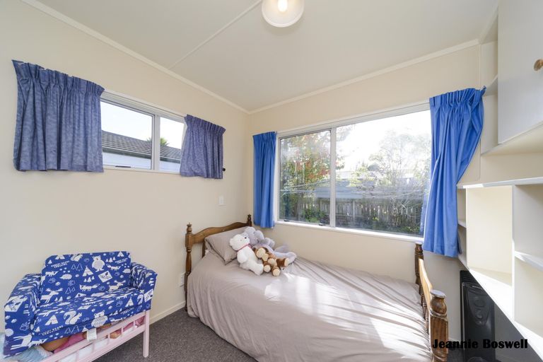 Photo of property in 25 Chadwick Place, Highbury, Palmerston North, 4412