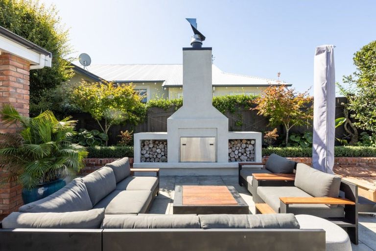 Photo of property in 1 Roslyn Road, Bluff Hill, Napier, 4110