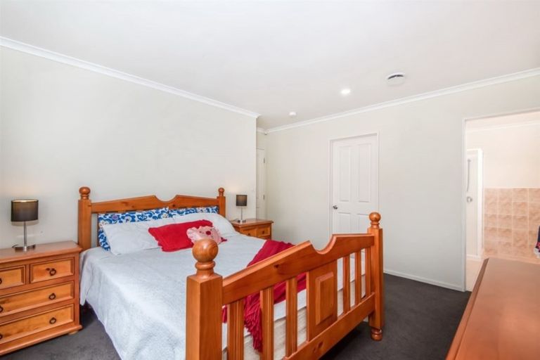 Photo of property in 46 Robert Ross Place, Clendon Park, Auckland, 2103