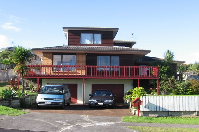 Photo of property in 10 Ewhurst Place, Goodwood Heights, Auckland, 2105