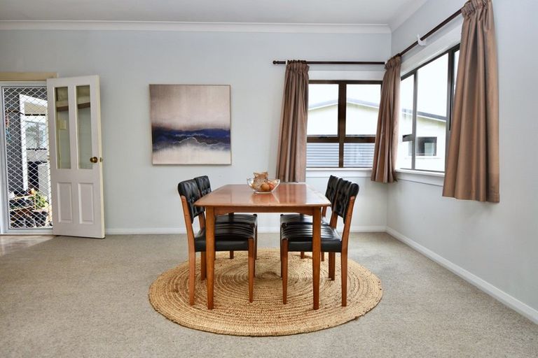 Photo of property in 2 Mckenzie Terrace, Carterton, 5713