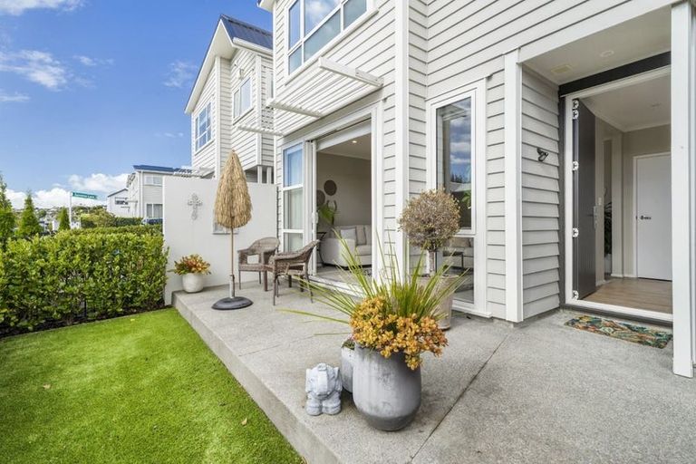 Photo of property in 75 Karepiro Drive, Stanmore Bay, Whangaparaoa, 0932
