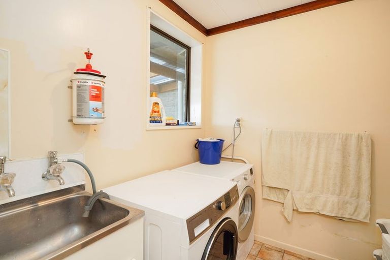 Photo of property in 89 Dalwharn Street, Wallacetown, 9816