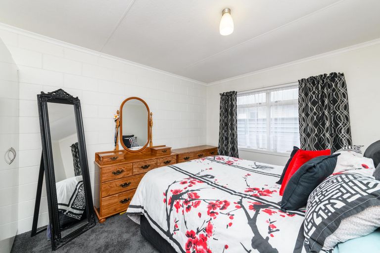 Photo of property in 2/299 Ruahine Street, Terrace End, Palmerston North, 4410