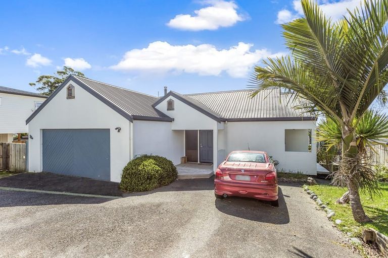 Photo of property in 1/13 Mizpah Road, Waiake, Auckland, 0630
