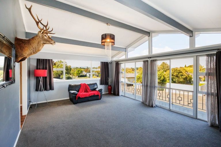 Photo of property in 1b Ruamahanga Crescent, Terrace End, Palmerston North, 4410