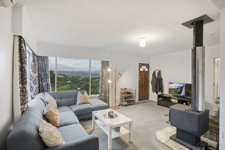Photo of property in 165 Miromiro Road, Normandale, Lower Hutt, 5010