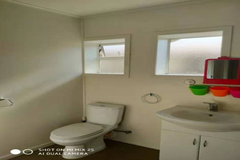 Photo of property in 124 View Road, Sunnyvale, Auckland, 0612