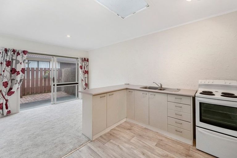 Photo of property in 2/25 Grande Vue Road, Hillpark, Auckland, 2102