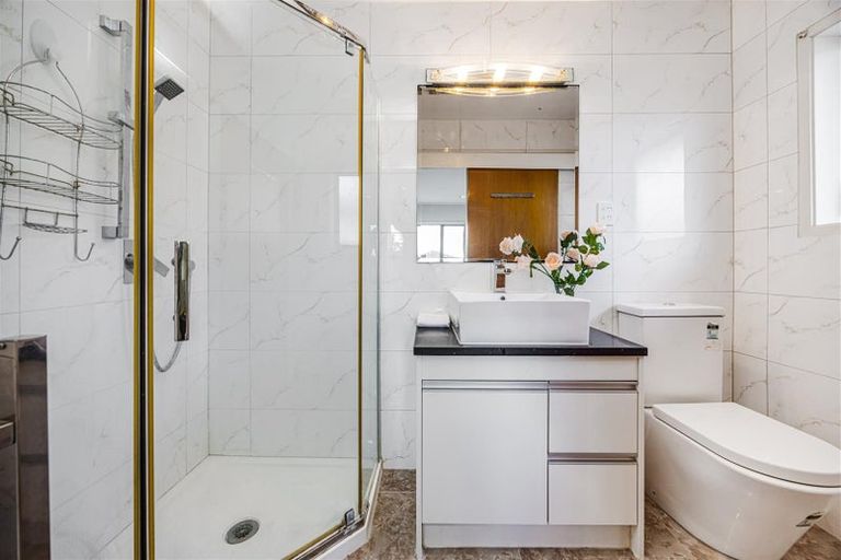 Photo of property in 6 Majesty Place, Half Moon Bay, Auckland, 2012