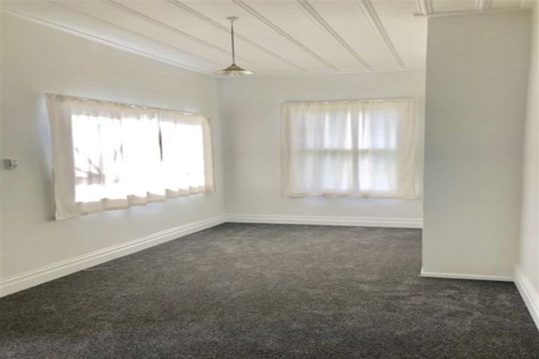 Photo of property in 51 Sturges Road, Henderson, Auckland, 0612