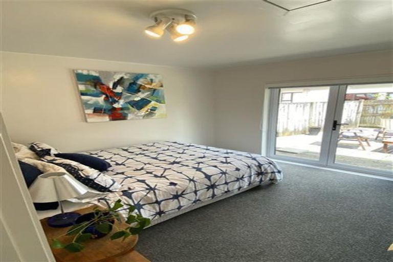 Photo of property in 2/11 Parramatta Place, Botany Downs, Auckland, 2010