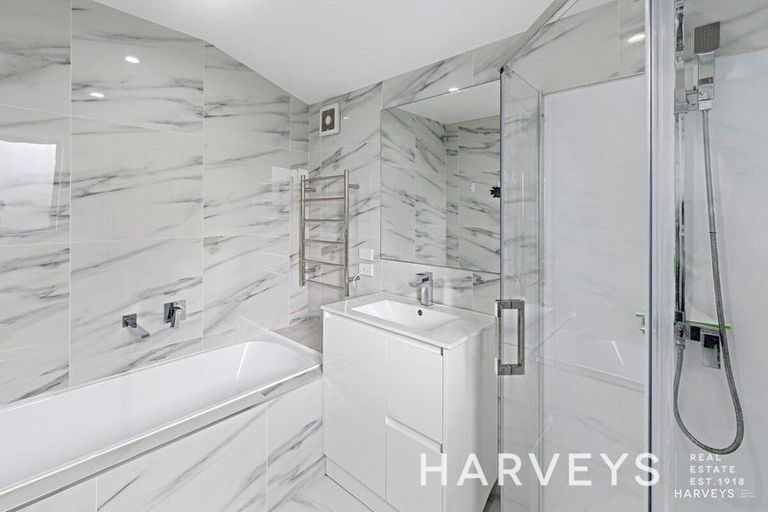 Photo of property in 71a Fruitvale Road, New Lynn, Auckland, 0600